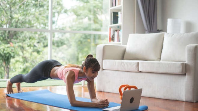 Sem tempo para academia? Veja como treinar em casa.